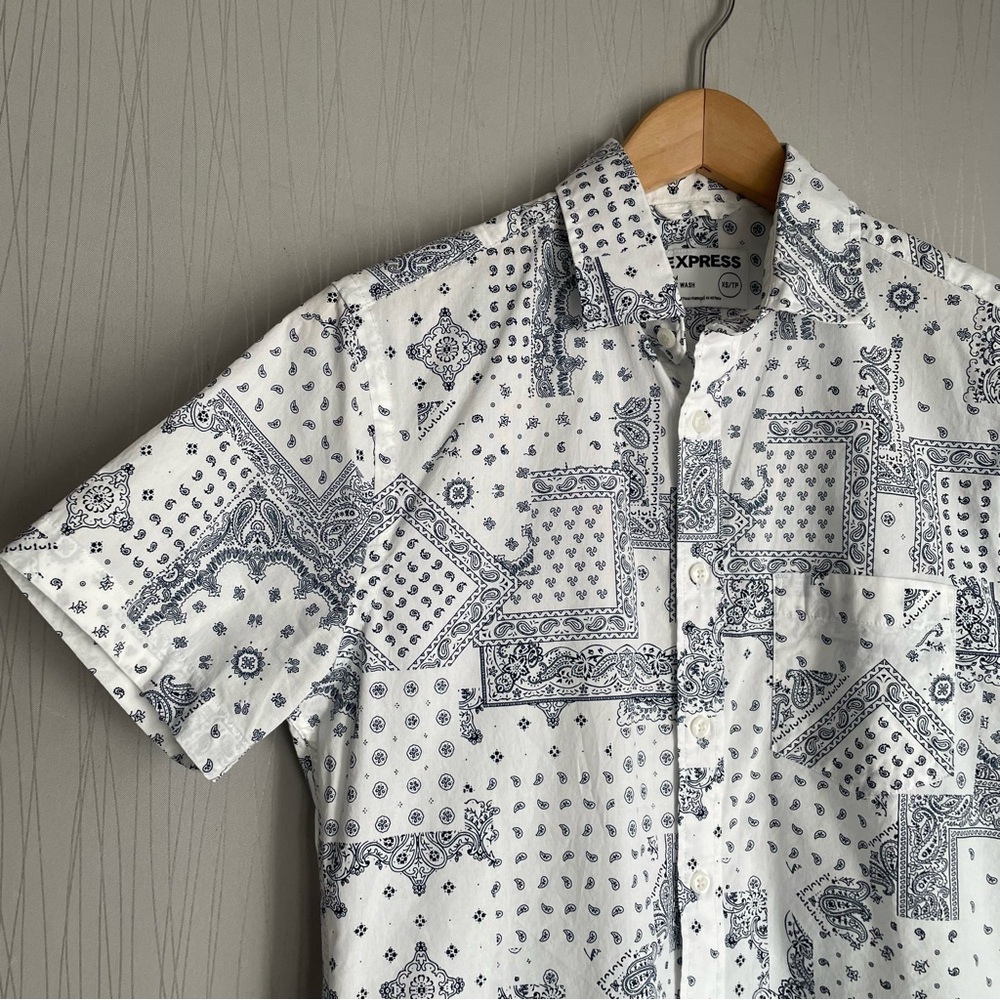 Express Shirt Men’s XS Button Up Paisley Casual Blue White - Picture 4 of 9